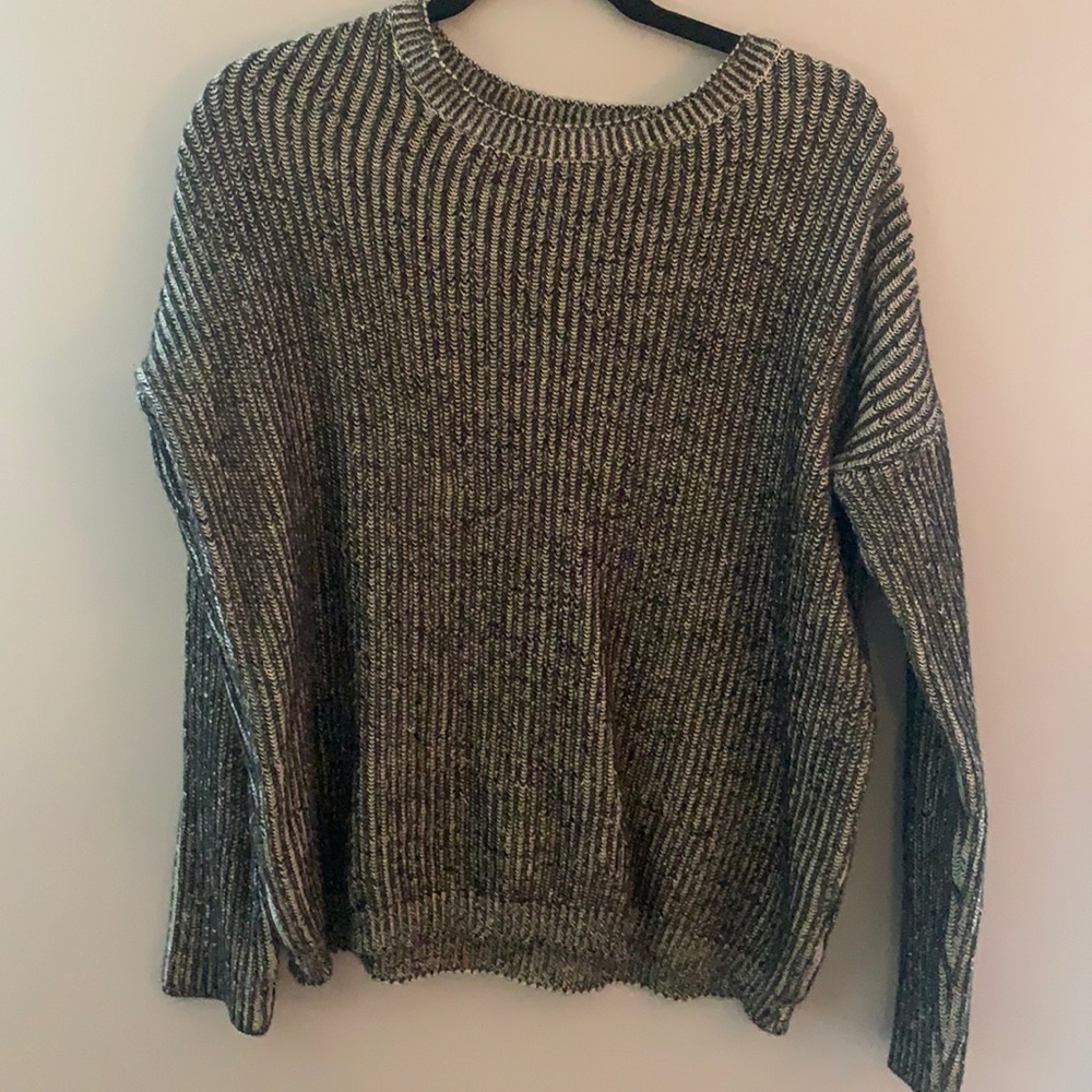 Forever 21 sweater~ size: S
